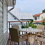 Alice Backyard - Apartments, & Exclusive Cave Saunas Гостевой дом 4*