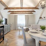Alice Backyard - Apartments, & Exclusive Cave Saunas 4* Пярну