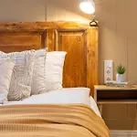 Гостевой дом Alice Backyard - Apartments, & Exclusive Cave Saunas