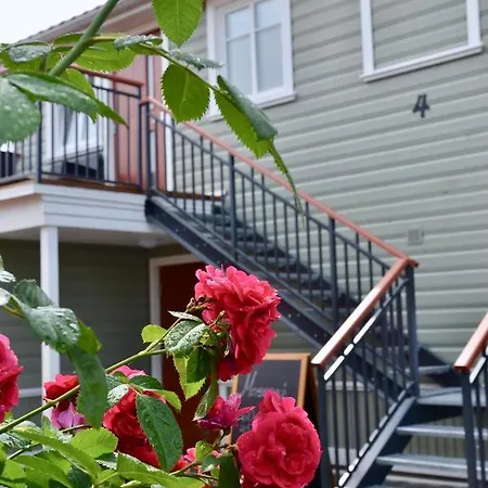 Alice Backyard - Apartments, & Exclusive Cave Saunas 4* Пярну