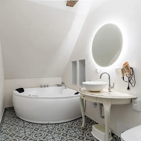 Pensionat Alice Backyard - Apartments, & Exclusive Cave Saunas
