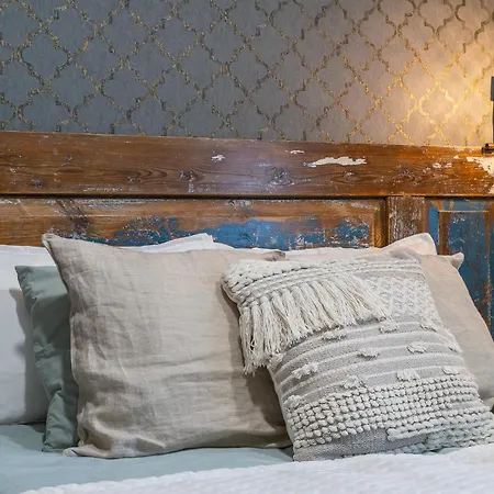 Alice Backyard - Apartments, & Exclusive Cave Saunas