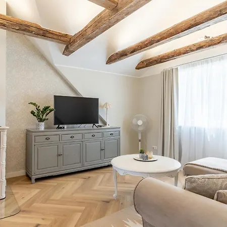 Alice Backyard - Apartments, & Exclusive Cave Saunas