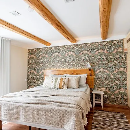 Alice Backyard - Apartments, & Exclusive Cave Saunas