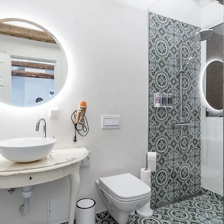 Гостьовий будинок Alice Backyard - Apartments, & Exclusive Cave Saunas 4*