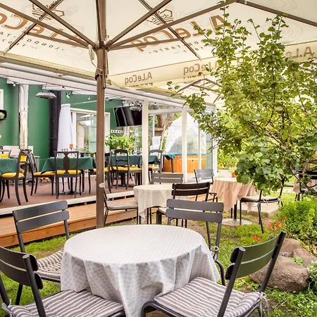 Külalistemaja Alice Backyard - Apartments, & Exclusive Cave Saunas Parnu