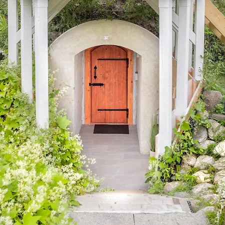 Alice Backyard - Apartments, & Exclusive Cave Saunas Parnawa