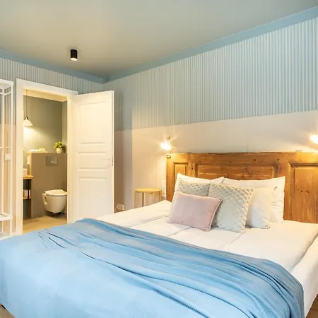 Alice Backyard - Apartments, & Exclusive Cave Saunas Pensionat 4*