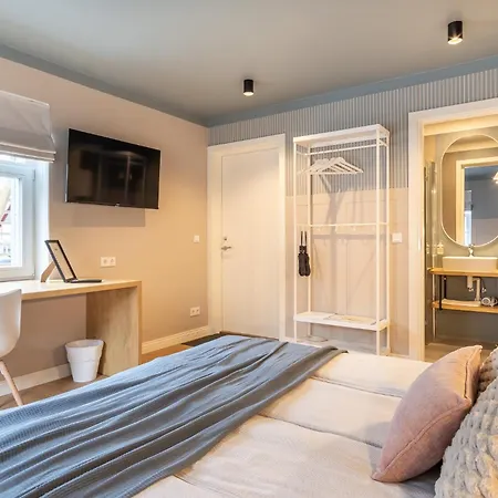 Alice Backyard - Apartments, & Exclusive Cave Saunas