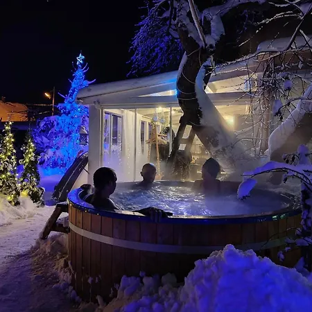 Alice Backyard - Apartments, & Exclusive Cave Saunas Гостевой дом