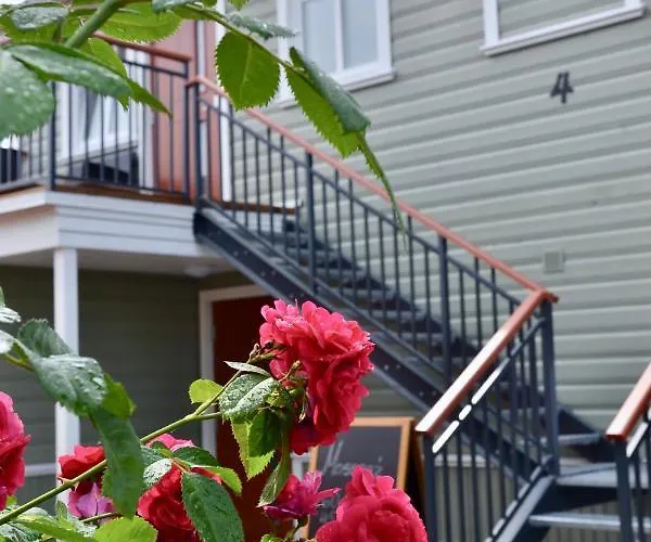 Alice Backyard - Apartments, & Exclusive Cave Saunas 4* Пярну