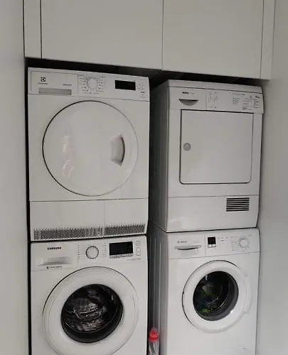 Alice Backyard - Apartments, & Exclusive Cave Saunas Гостьовий будинок 4*