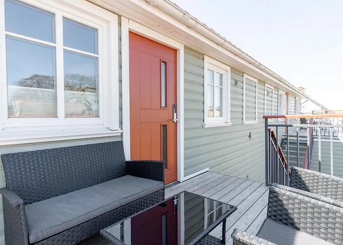 Alice Backyard - Apartments, & Exclusive Cave Saunas Гостьовий будинок Пярну