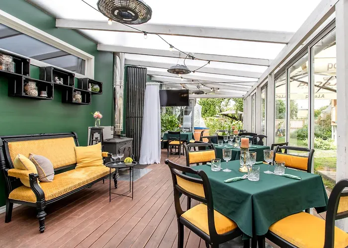 Alice Backyard - Apartments, & Exclusive Cave Saunas Гостьовий будинок 4*