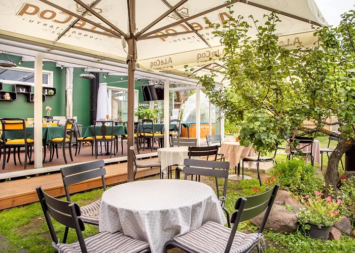 Гостьовий будинок Alice Backyard - Apartments, & Exclusive Cave Saunas Пярну