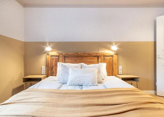 Гостьовий будинок Alice Backyard - Apartments, & Exclusive Cave Saunas