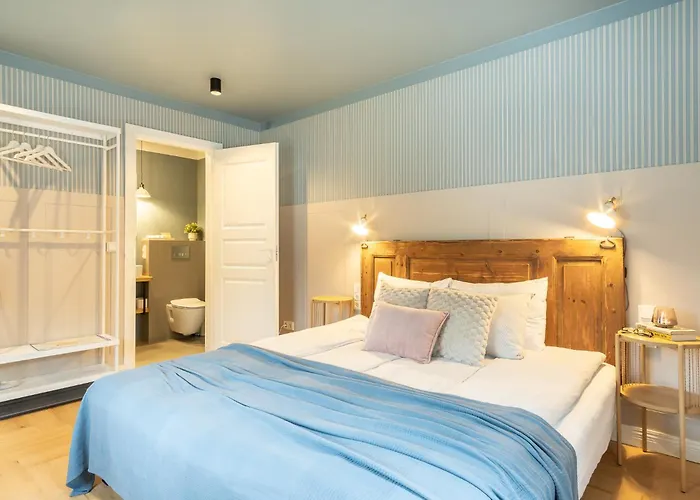 Alice Backyard - Apartments, & Exclusive Cave Saunas Гостьовий будинок 4*