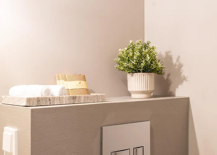 Alice Backyard - Apartments, & Exclusive Cave Saunas Гостьовий будинок Пярну