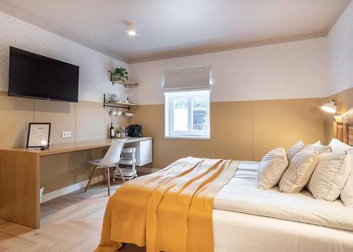 Alice Backyard - Apartments, & Exclusive Cave Saunas 4* Пярну