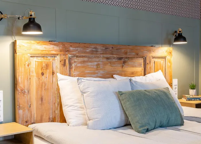 Alice Backyard - Apartments, & Exclusive Cave Saunas Гостьовий будинок Пярну