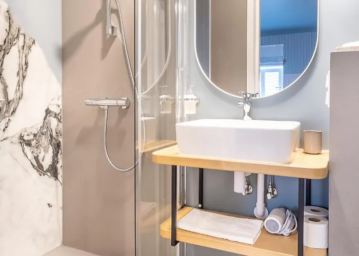 Alice Backyard - Apartments, & Exclusive Cave Saunas Гостьовий будинок 4*