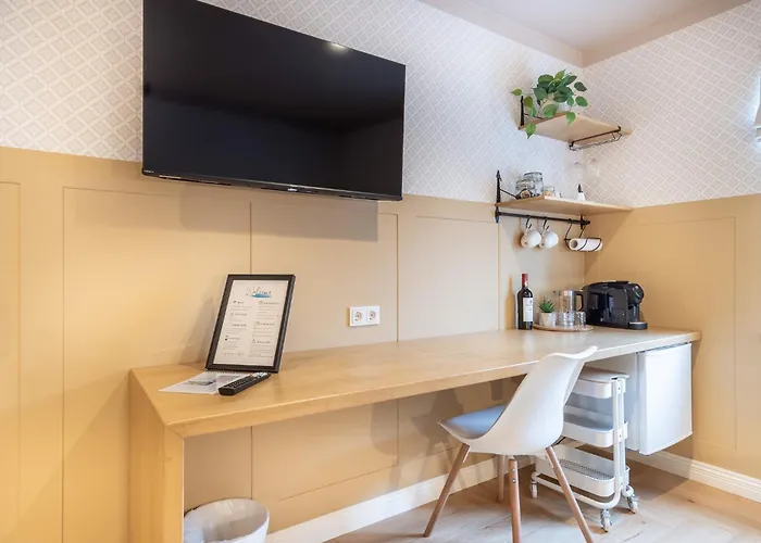 Гостьовий будинок Alice Backyard - Apartments, & Exclusive Cave Saunas Пярну