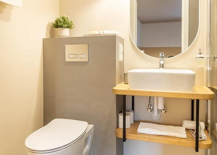 Гостьовий будинок Alice Backyard - Apartments, & Exclusive Cave Saunas