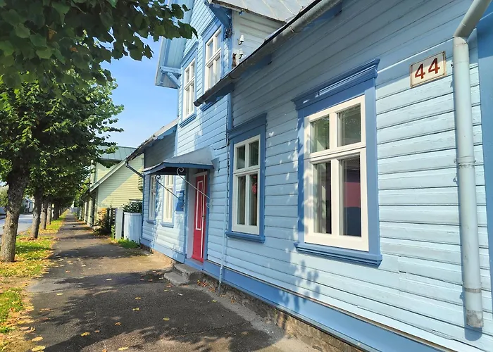 Alice Backyard - Apartments, & Exclusive Cave Saunas Гостьовий будинок 4*